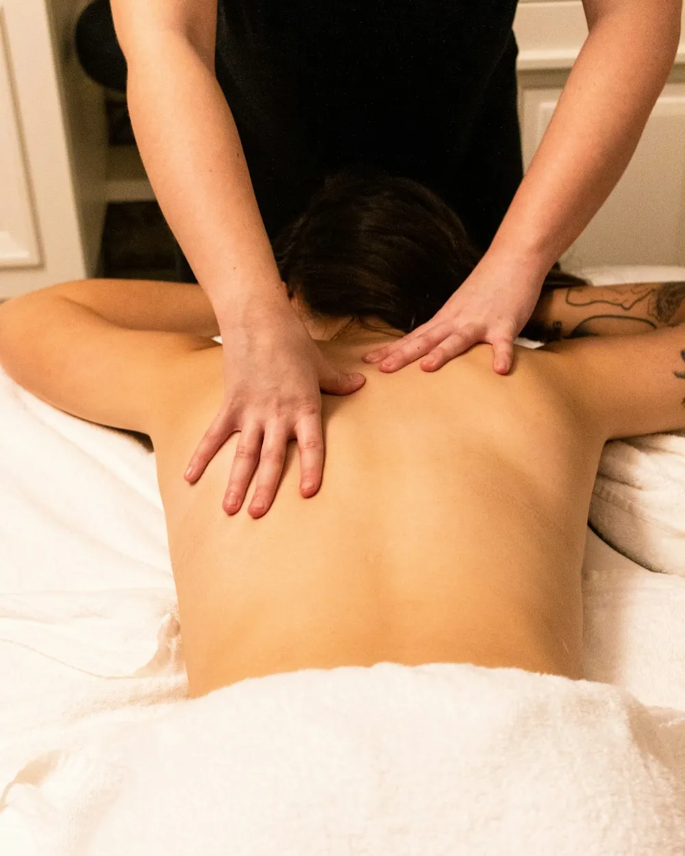 Ruhiger Wellness-Moment während einer Massage